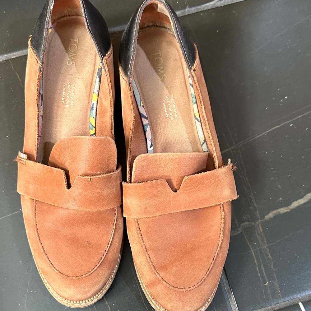 TOMS Tan leather Loafers